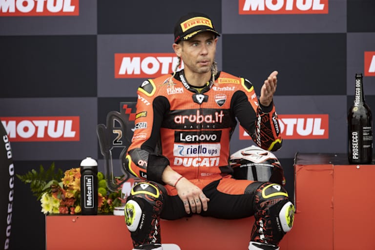 Trotz geprellter Hand fuhr Alvaro Bautista im zweiten Hauptrennen auf Platz 2