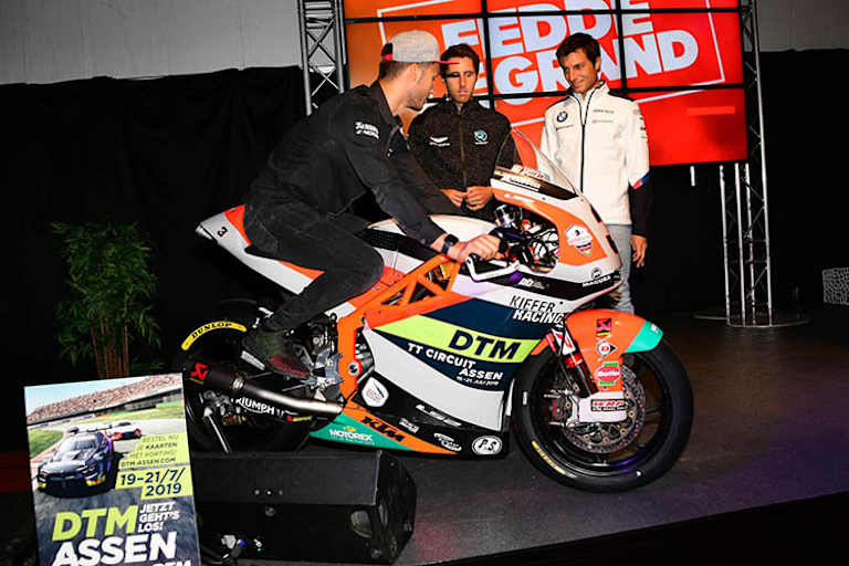 Lukas Tulovic mit den DTM-Piloten Juncadella und Spengler