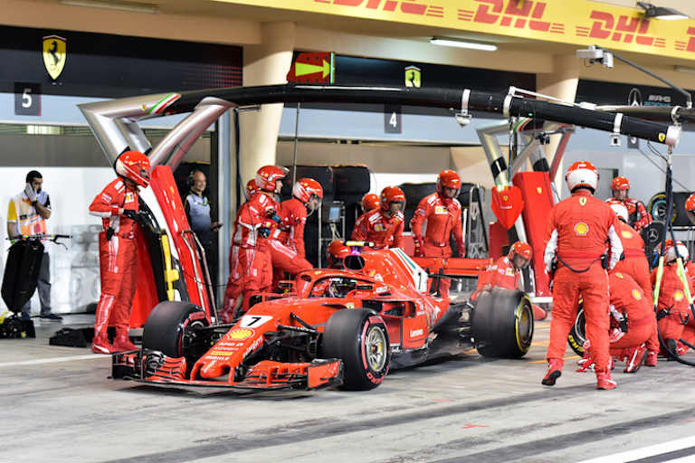  Das linke Hinterrad war noch gar nicht ab, da fuhr Kimi Räikkönen schon los