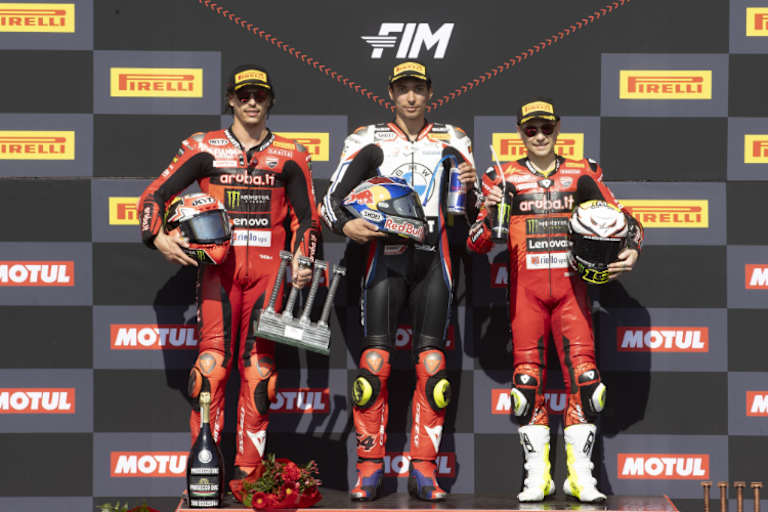 Die Top-3 von Lauf 1 (v.l.): Nicolo Bulega, Toprak Razgatlioglu und Alvaro Bautista