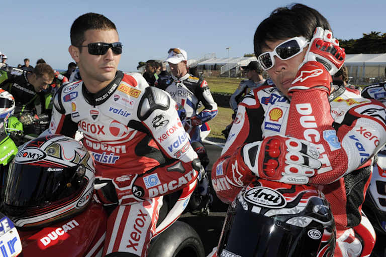 Fabrizio (li.) und Haga sind ratlos