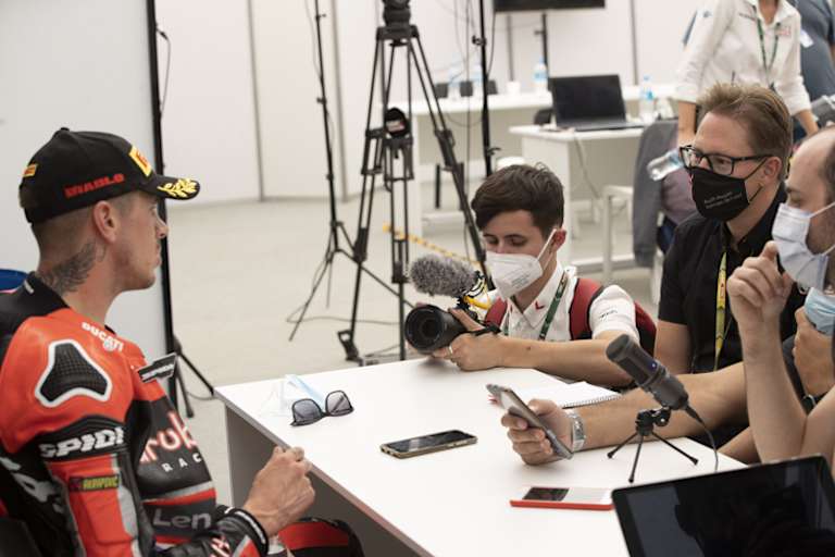 Scott Redding im Gespräch mit Speedweek-Redakteur Ivo Schützbach