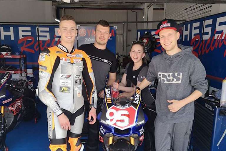 Bei der SM in Valencia ist Domi Schmitter (re.) nur Zuschauer