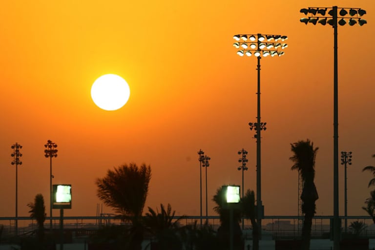 In der Wüste von Katar wird die Nacht zum Tag