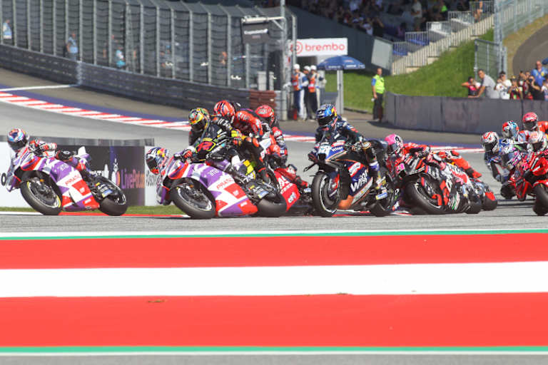 Jorge Martin kommt unbeschadet durch, dahinter entwickelt sich eine Kettenreaktion