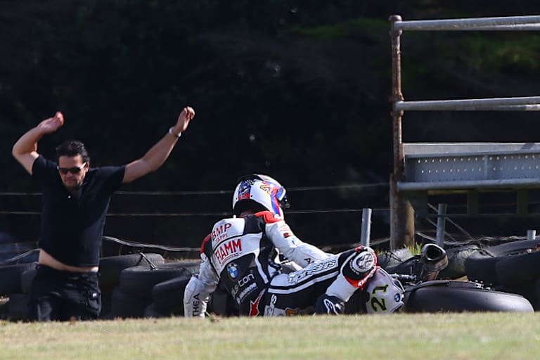 Markus Reiterberger war unter seiner S1000RR eingeklemmt