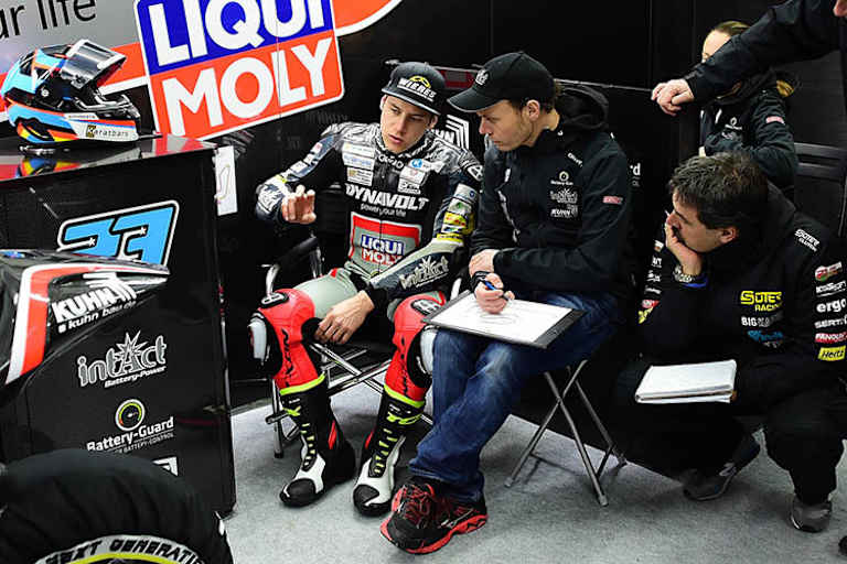 Schrötter mit seinem Crew-Chief Patrick Mellauner in der Intact-Box