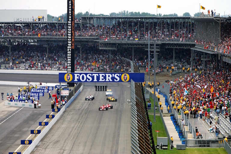 Zum Start stellten sich nur Renner mit Bridgestone-Reifen auf, von Ferrari, Jordan und Minardi