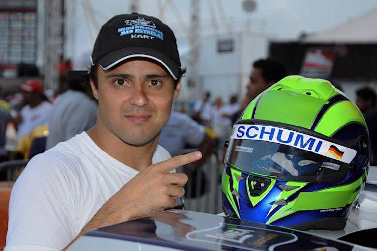 Beim Winter-Kartrennen trug Felipe einen Gruss an seinen alten Ferrari-Gefährten