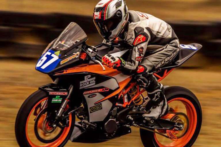 Seth Crump auf seiner KTM RC390R