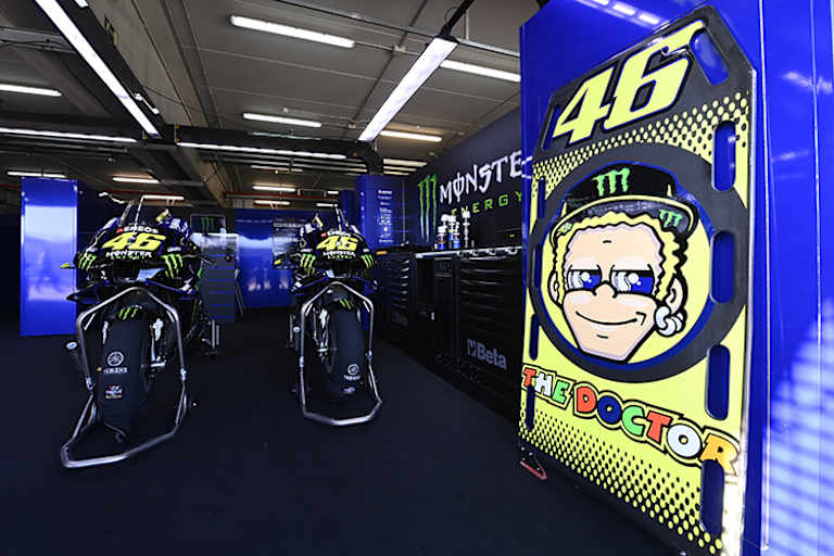 Am Samstag klebt wieder die Nummer 46 auf der Yamaha