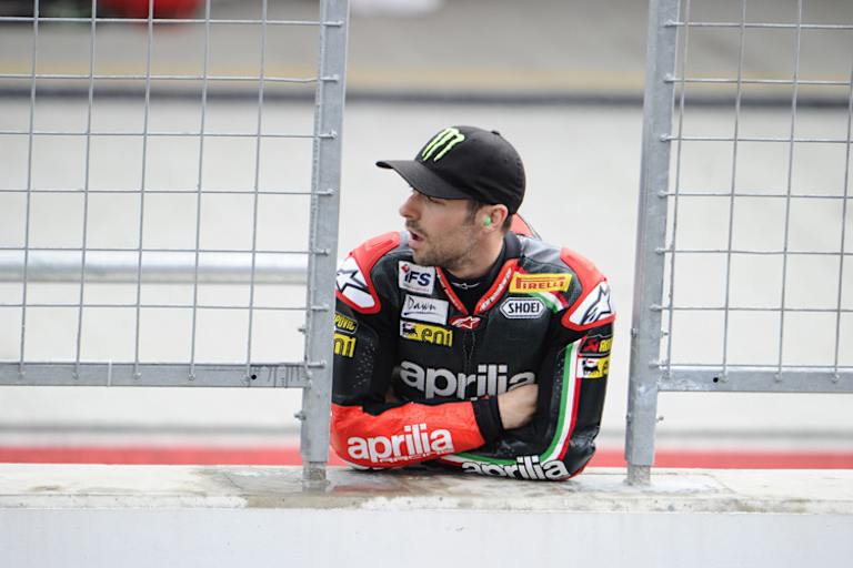 Eugene Laverty (Aprilia) beobachtete die Gegner genau