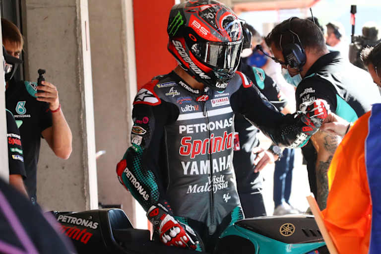 Fabio Quartararo mit seiner Petronas-Crew 2020