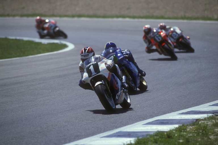 1989. Nationalheld und späterer 250er-Weltmeister Sito Pons führt in Jerez