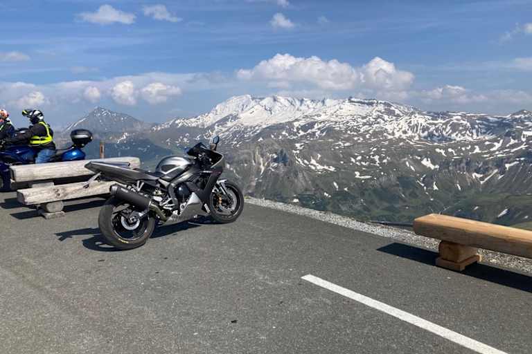 Die Yamaha R1 von SPEEDWEEK.com-Redakteur Stephan Moosbrugger in den österreichischen Alpen