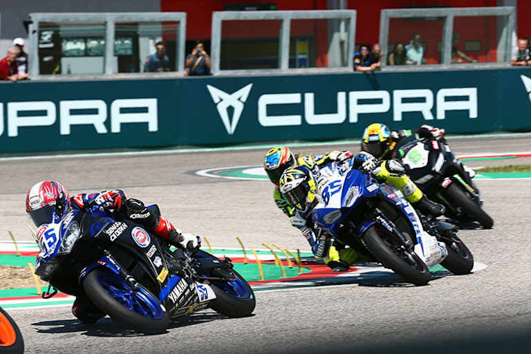 Galang Hendra Pratama (vorne) gewann 2018 für Yamaha ein Rennen