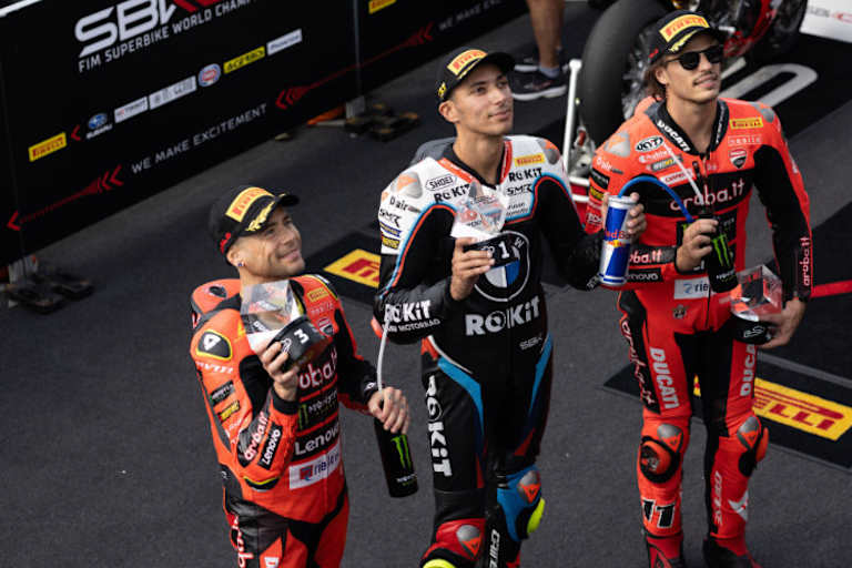 Im ersten Hauptrennen und im Sprint konnte Toprak Razgatlioglu (Mitte) die Ducati-Werksfahrer hinter sich lassen