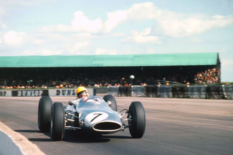 Tony Maggs mit dem unlackierten Cooper in Silverstone 1963