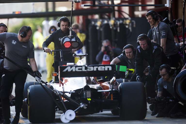 Boxenstopp-Übungen bei McLaren