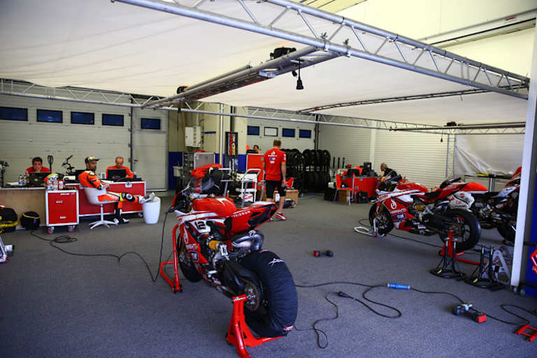 Javier Fores testet von Zeit zu Zeit für das Ducati-Werksteam