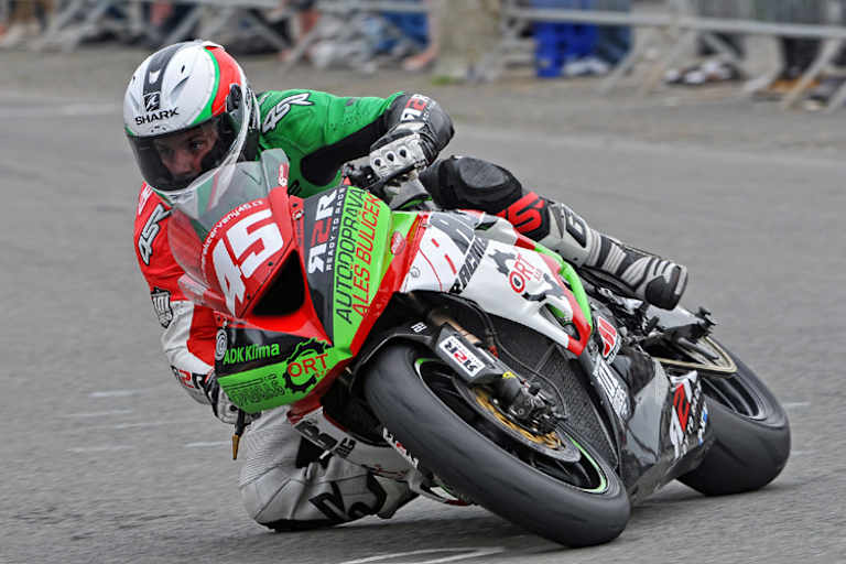 Marek Cerveny führt das IRRC-Supersport-Gesamtklassement an