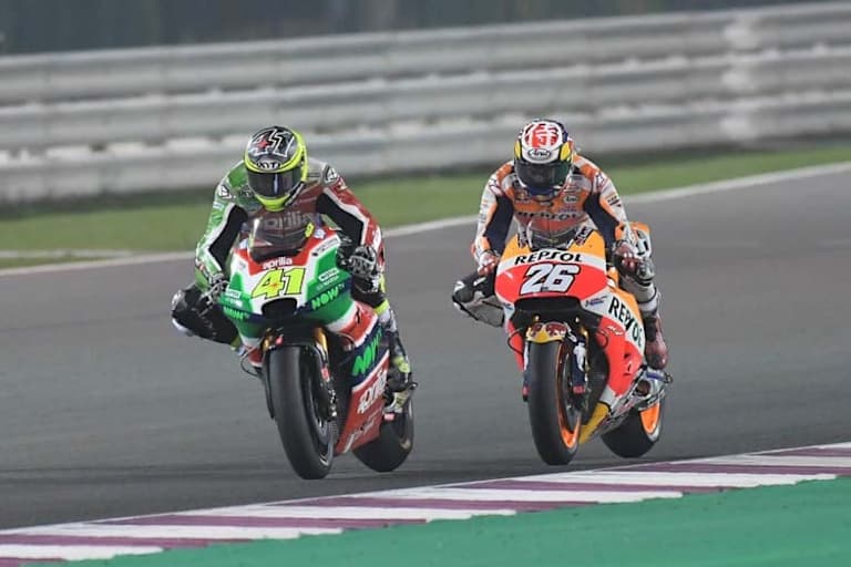 Espargaró auf der Aprilia vor Dani Pedrosa aus dem Repsol-Honda-Team