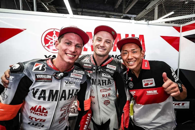 Yamaha-Werksteam mit Andrea Locatelli, Jack Miller und Katsuyuki Nakasuga