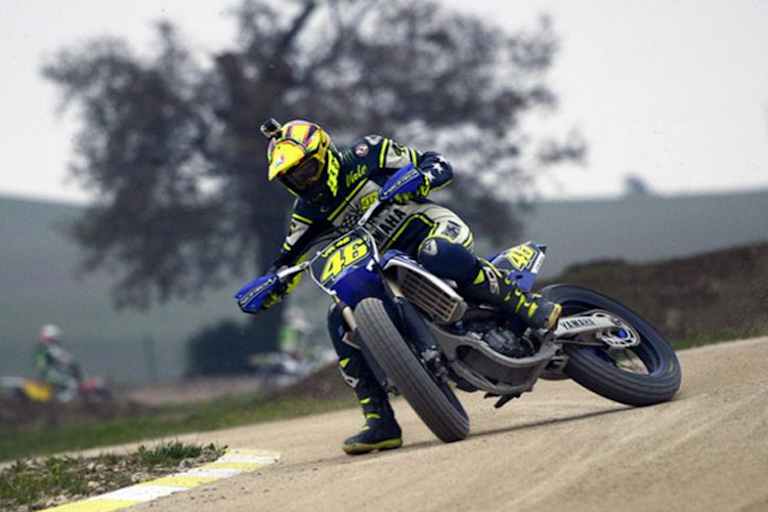 Altmeister Valentino Rossi im Drift