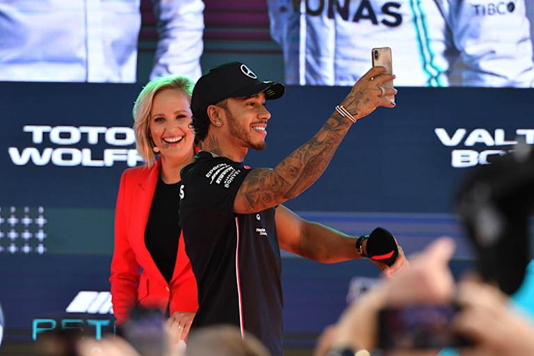 Lewis Hamilton begann eifrig zu filmen