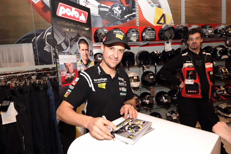 Moto2-WM-Pilot Tom Lüthi schrieb 2016 fleißig Autogramme