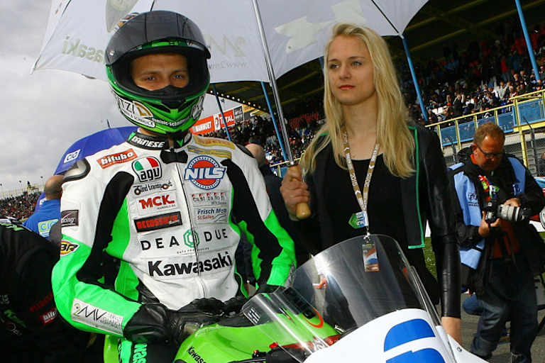 Dominic Schmitter mit Gridgirl Riccarda Neubauer
