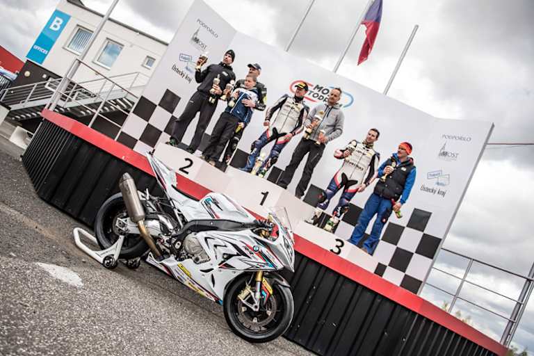 BMW S 1000 RR Cup: Der Vorjahres-Vize Tobias Kollan führt mit maximaler Punktausbeute