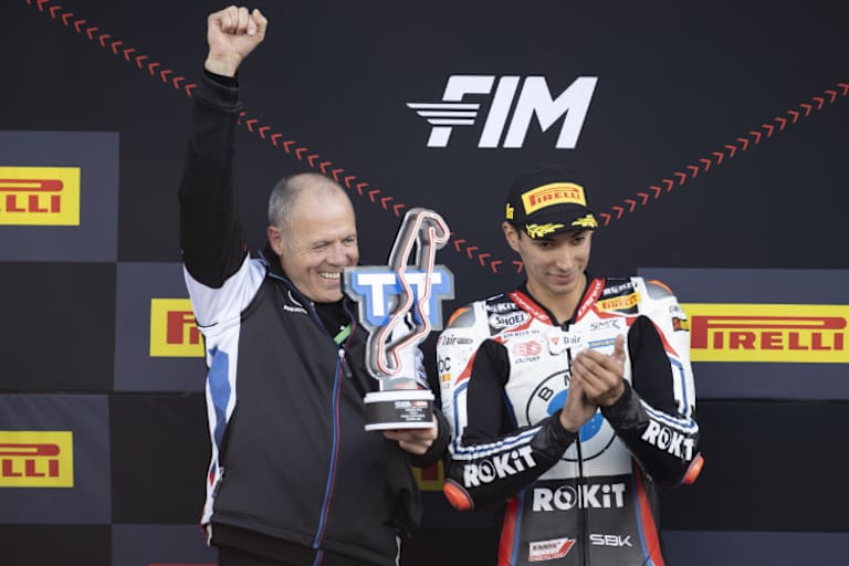 BMW-Teamchef Shaun Muir (li.) mit Toprak Razgatlioglu