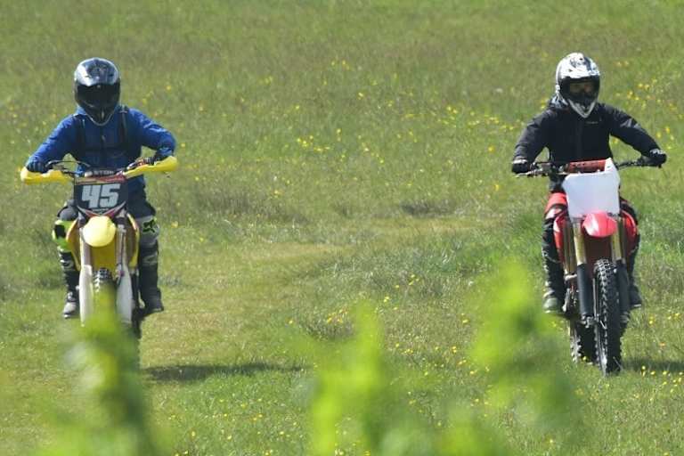 Eines der Bilder von Endurofahrern, die von der South Yorkshire Police gesucht werden