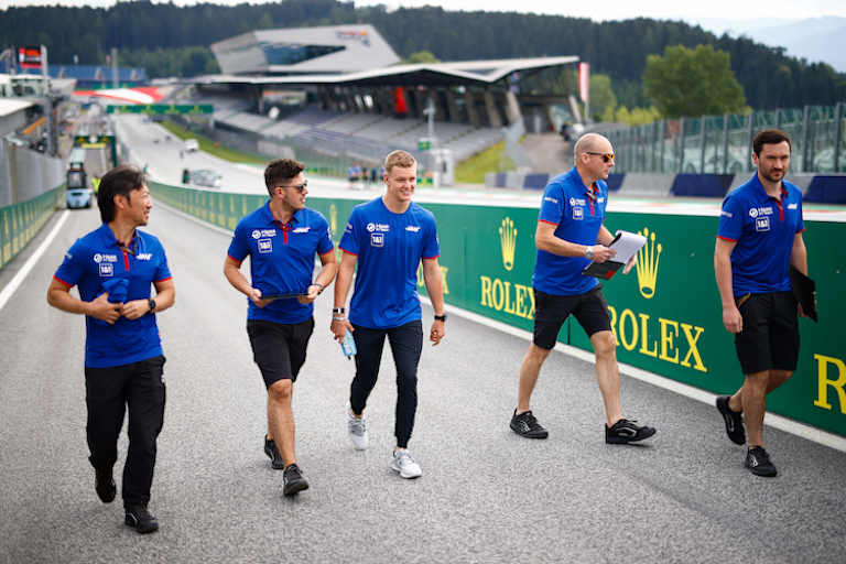 Mick Schumacher bei der Pistenbesichtigung