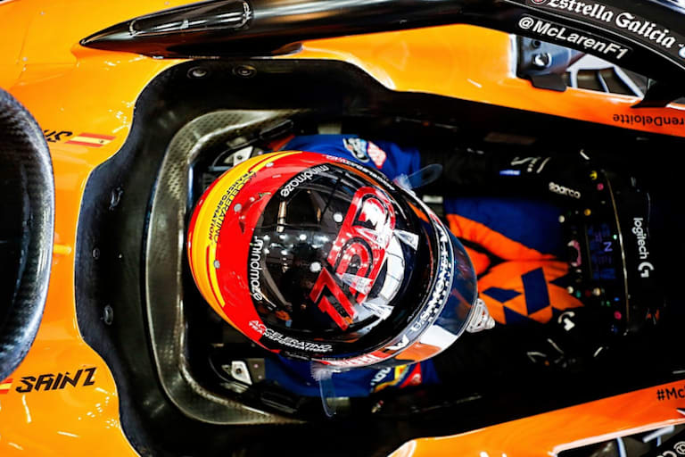 Der besondere Helm von Carlos Sainz