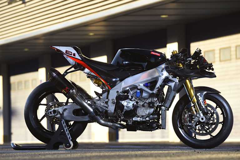 Zuletzt sahen wir in der Superbike-WM 2014 eine echte Werks-Aprilia