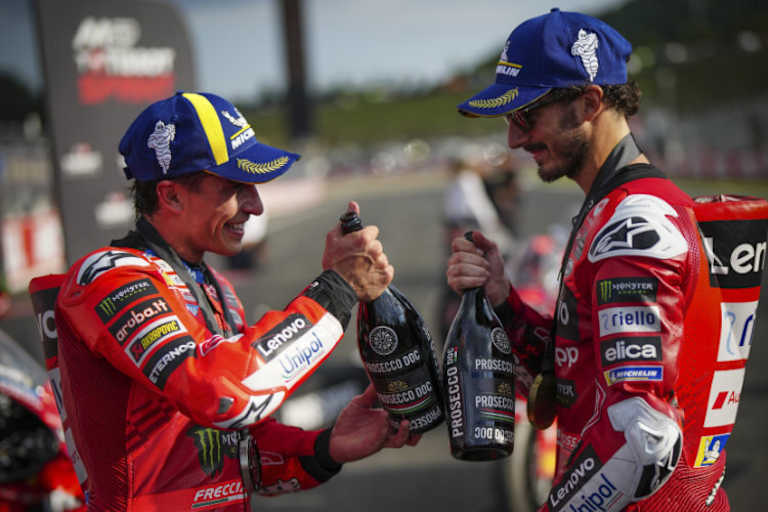 Marc Marquez (li.) ist Weltmeister, Pecco Bagnaia gewann den Japan-GP