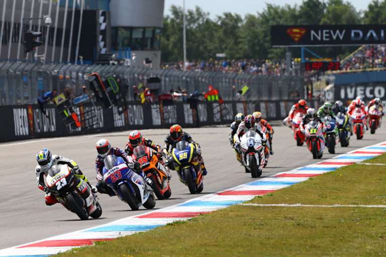 Nach dem Start: Marcel Schrötter in der Moto2-Perlenschnur