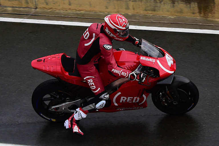 Aprilia fährt in Valencia in spezieller Lackierung