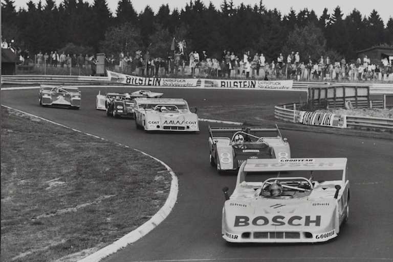 Die drei großen K des 1000 PS-Clubs im Clinch: Kauhsen (vorn), dahinter Helmut Kelleners und Leo Kinnunen bei einem Interserie-Rennen 1972 am Ring