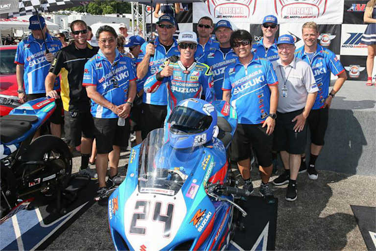 Bei Yoshimura Suzuki ist Toni Elias glücklich