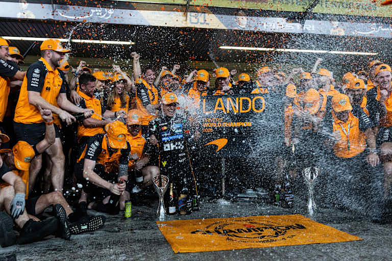 Lando Norris (McLaren) feiert seinen WM-Titel