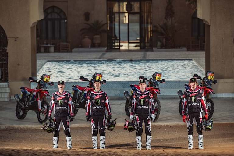 Honda Racing Corporation baut ab: Mit vier Rallye-Piloten zur Dakar  