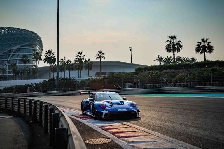 Antares Au, Loek Hartog und Huub van Eijndhoven siegen im Porsche 911 GT3 R