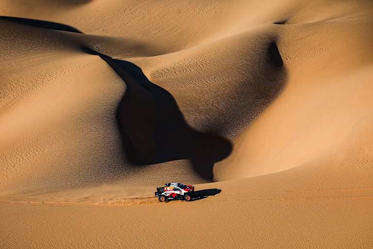 Henk Lategan and Brett Cummings im Toyota liegen auf Platz zwei