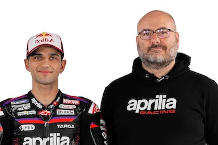 Technik-Chef Sterlacchini an der Seite von Werksfahrer Jorge Martin