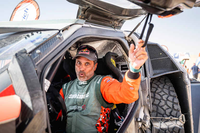 Dacia-Sandrider Nasser Al-Attiyah führt die Dakar weiter an