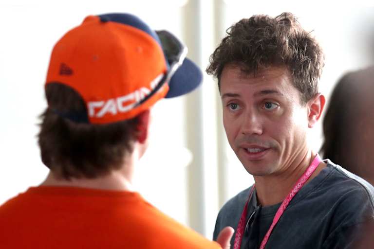 Manager Albert Valera mit seinem Fahrer-Diamant Pedro Acosta (KTM)