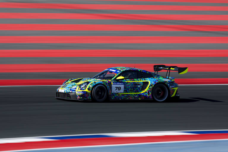 Kunterbunt und schnell: Der Porsche von Tsunami RT